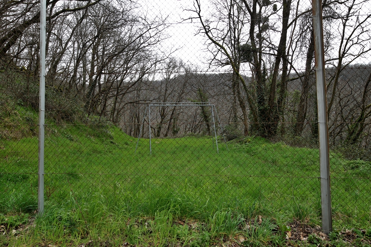 Le Brézou, Brommat, Aveyron, ancienne cité ouvrière EDF partiellement désertée,